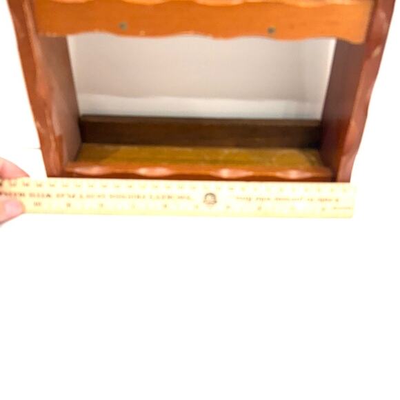 Vintage wooden trinket shelf hanging display - Picture 4 of 8